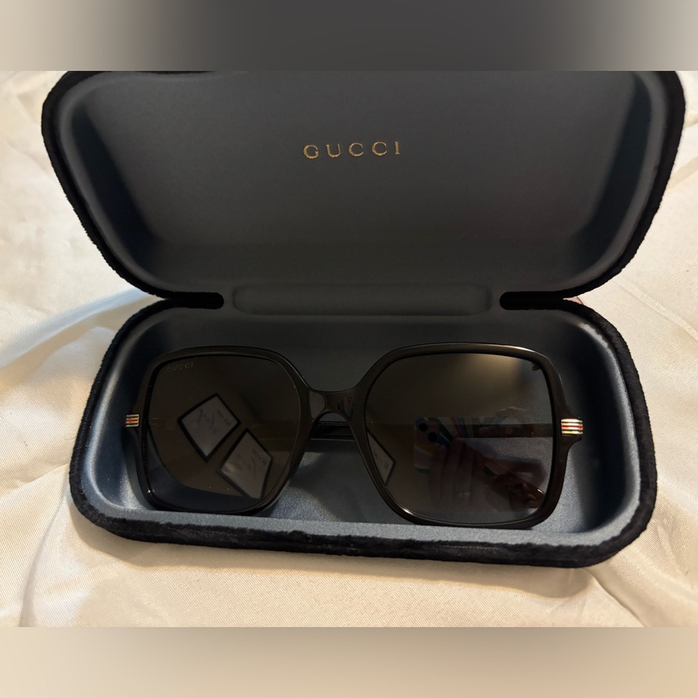 ✨ Authentic Gucci GG1449S Sunglasses – Classic Black Elegance ✨ - Picture 2 of 8